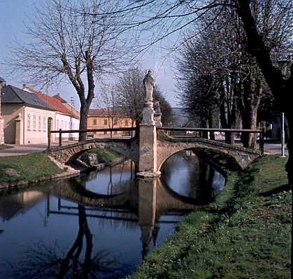 Straß im Straßertale Brücke im Weinort Straß im Straßertale